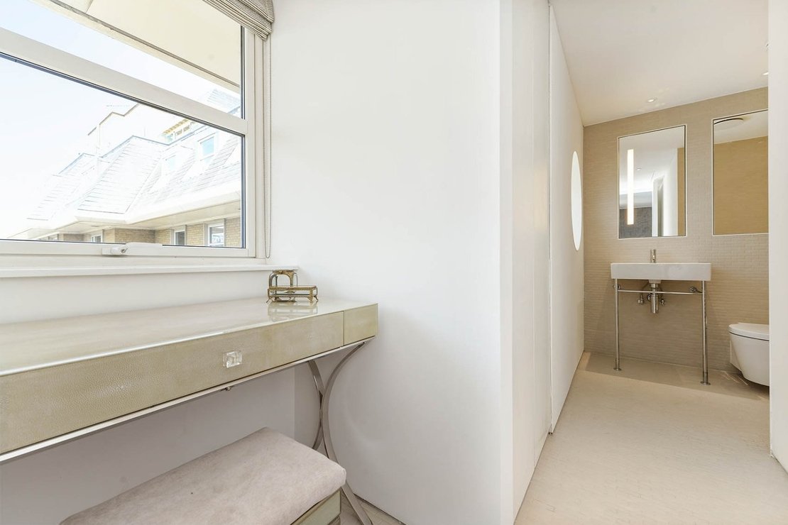 3 bedroom Flat to rent in Boydell Court-view15