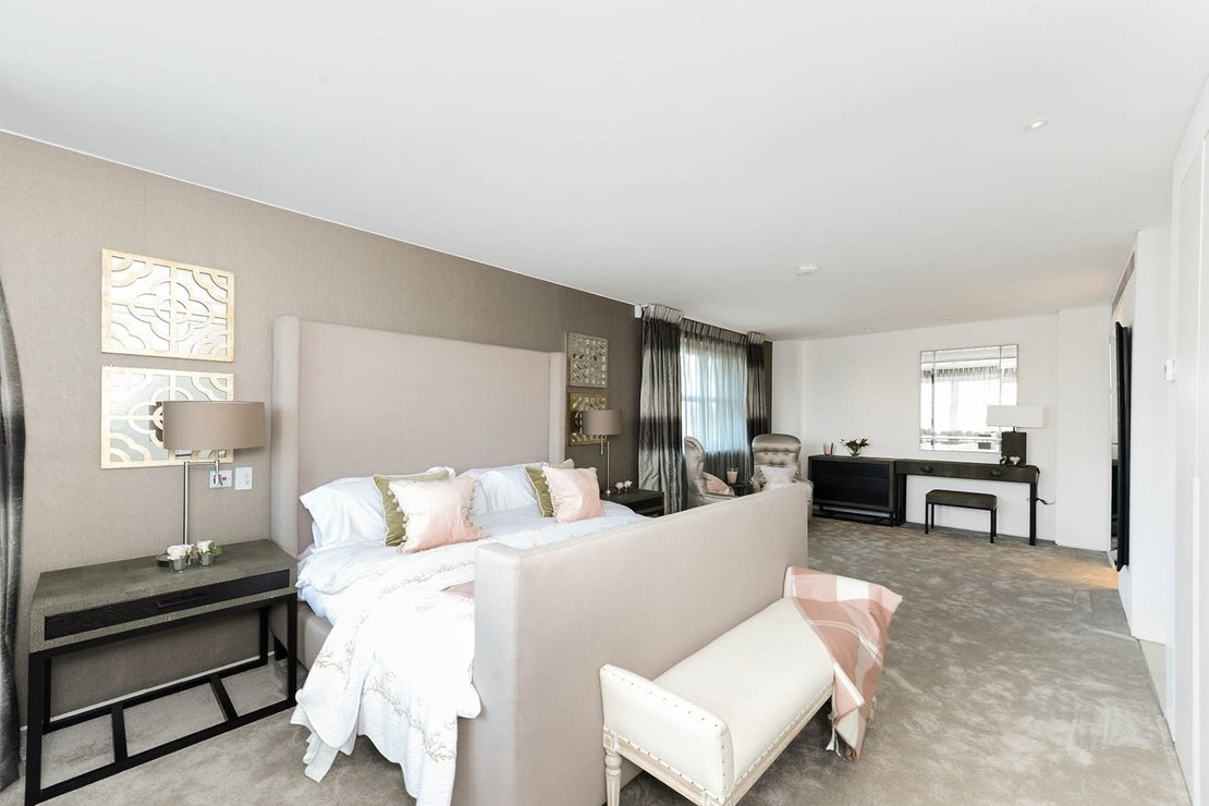 3 bedroom Flat to rent in Boydell Court-view11