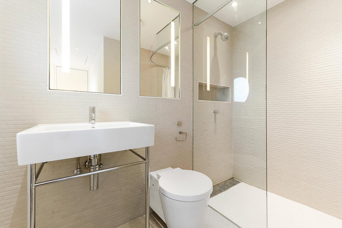 3 bedroom Flat to rent in Boydell Court-view16