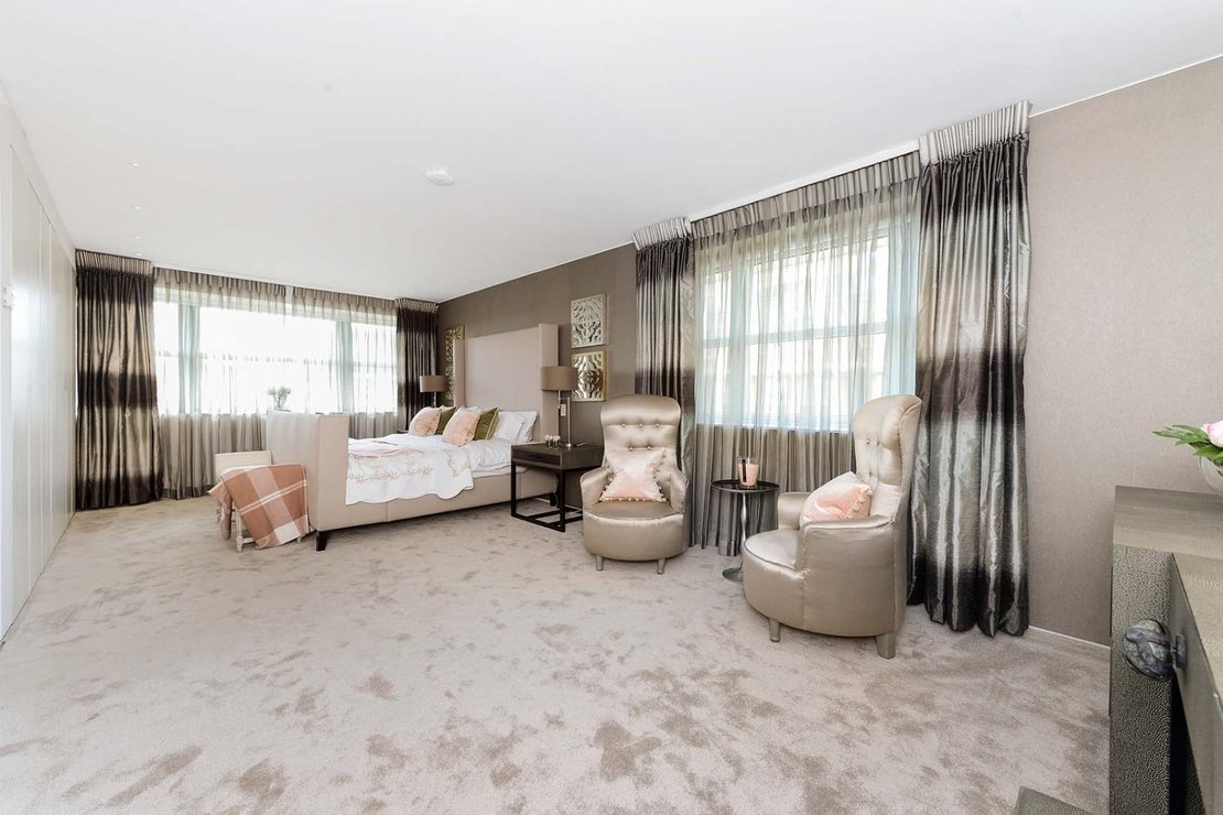 3 bedroom Flat to rent in Boydell Court-view8