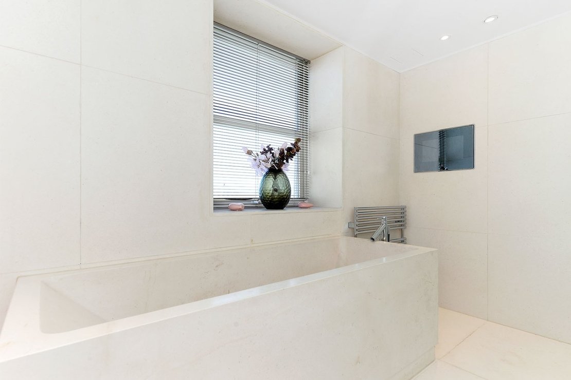3 bedroom Flat to rent in Boydell Court-view6