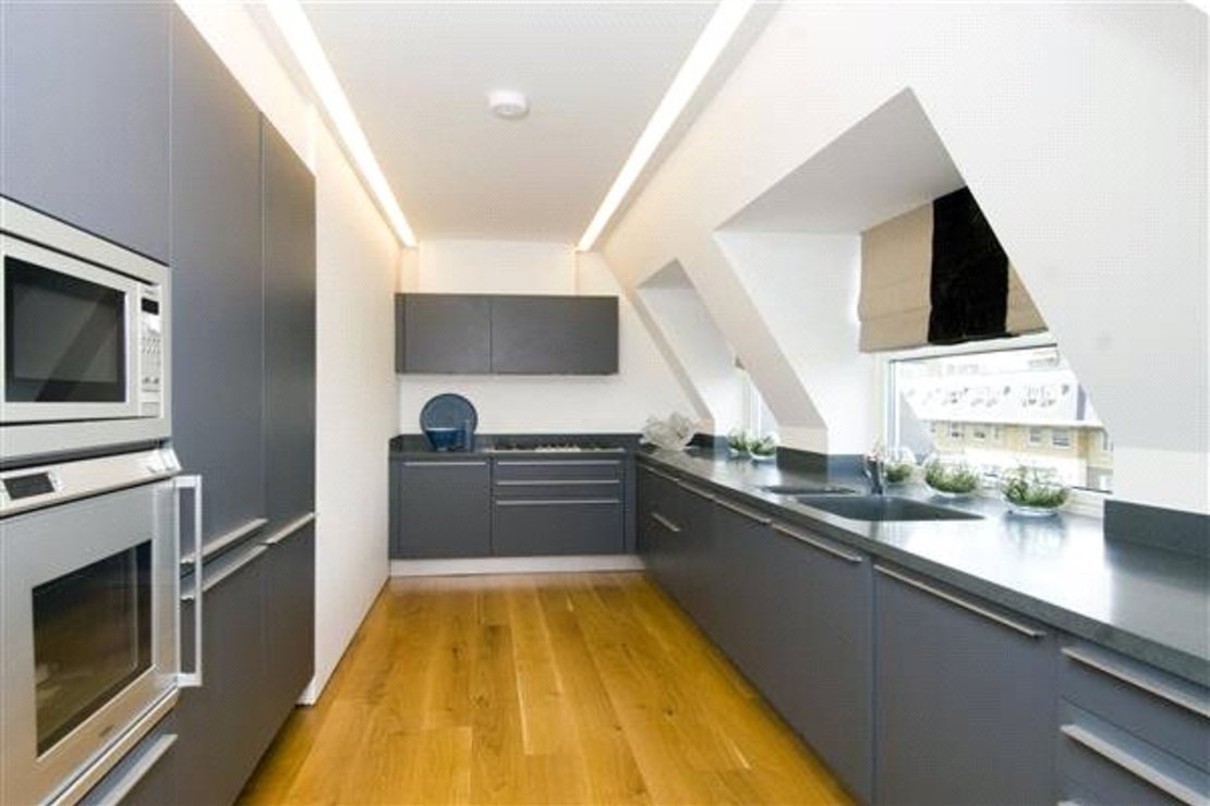 3 bedroom Flat to rent in Boydell Court-view3