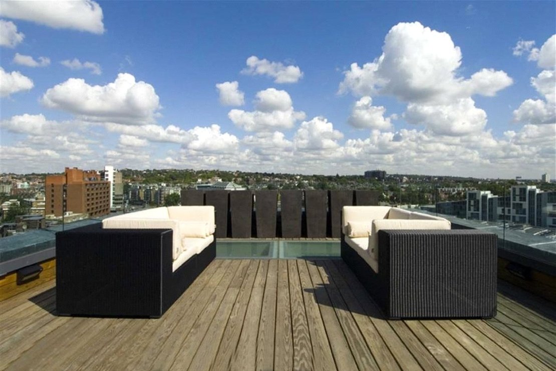 3 bedroom Flat to rent in Boydell Court-view4