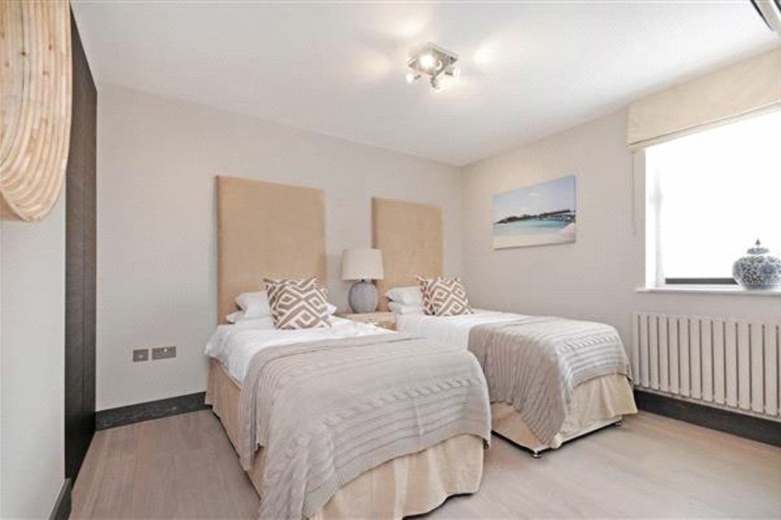 3 bedroom Flat,Newhome to rent in Boydell Court-view5