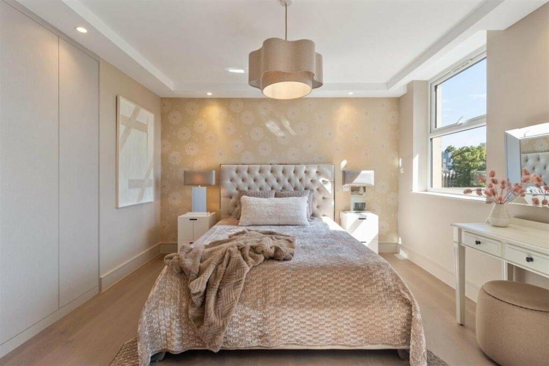 3 bedroom Flat to rent in Boydell Court-view4