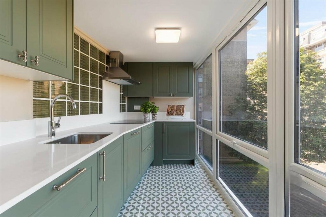 3 bedroom Flat to rent in Boydell Court-view3