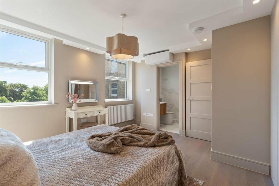 3 bedroom Flat to rent in Boydell Court-view6