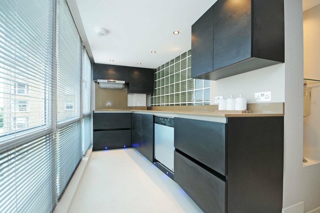 3 bedroom Flat to rent in Boydell Court-view2