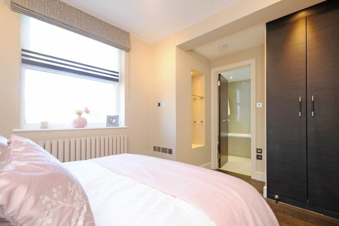 3 bedroom Flat to rent in Boydell Court-view6