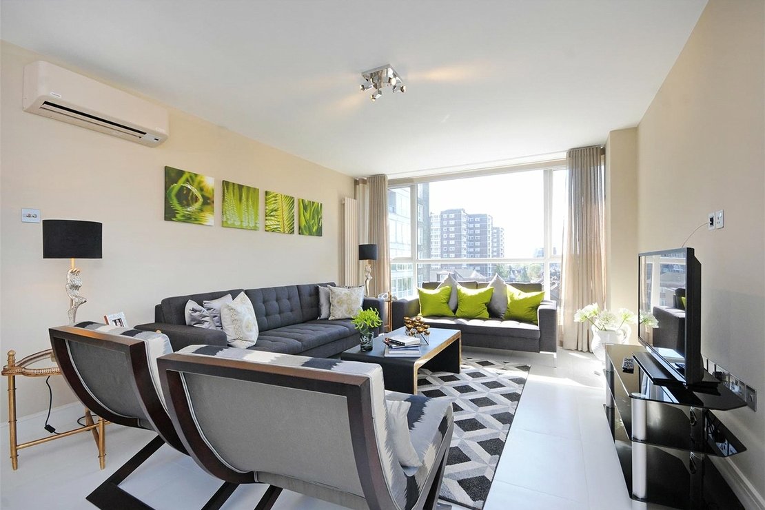 3 bedroom Flat to rent in Boydell Court-view1