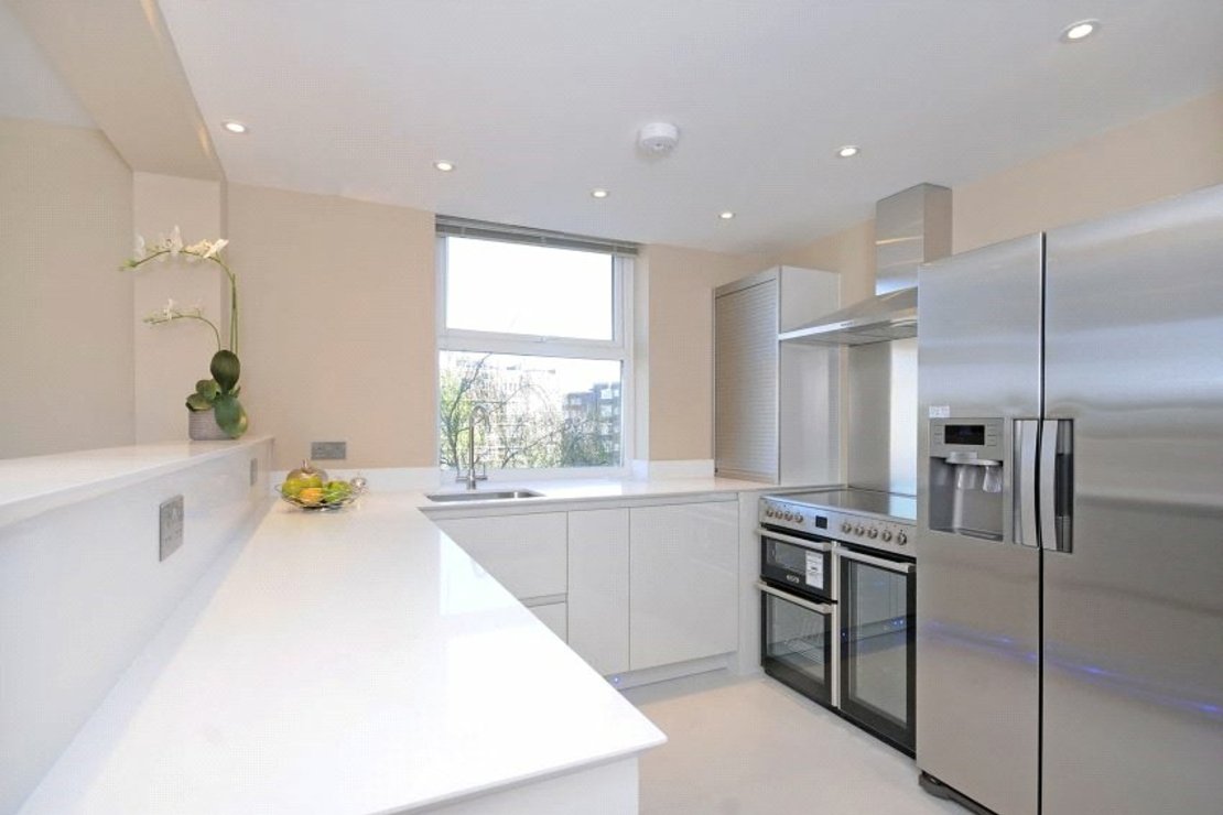 3 bedroom Flat to rent in Boydell Court-view2