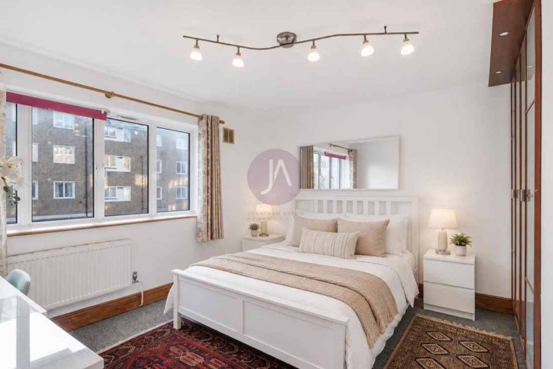 2 bedroom Flat to rent in Bradman House-view4