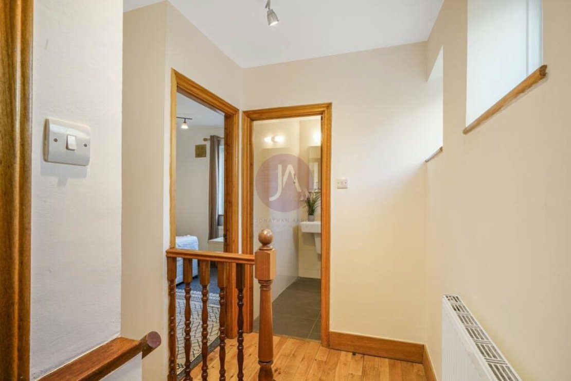 2 bedroom Flat to rent in Bradman House-view7