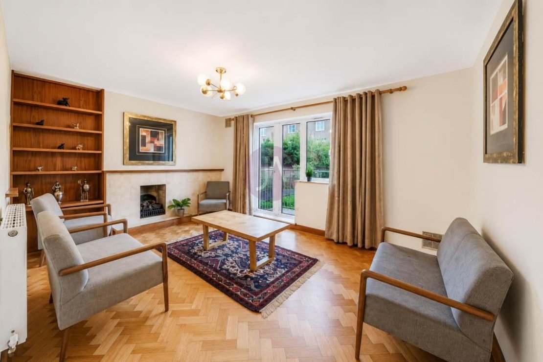2 bedroom Flat to rent in Bradman House-view2