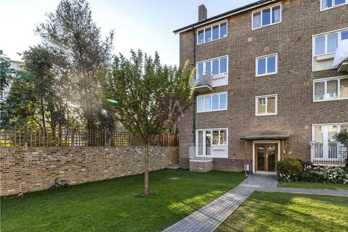2 bedroom Flat to rent in Bradman House-view9