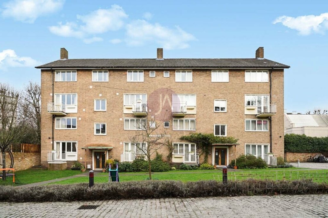 2 bedroom Flat to rent in Bradman House-view13