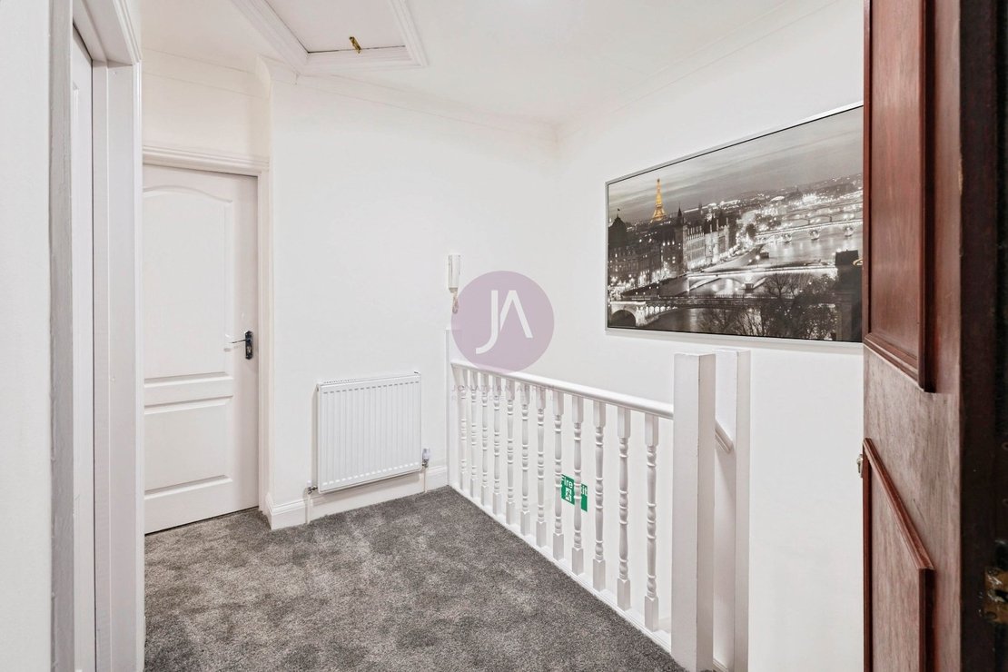 4 bedroom Flat to rent in Brondesbury Road-view13