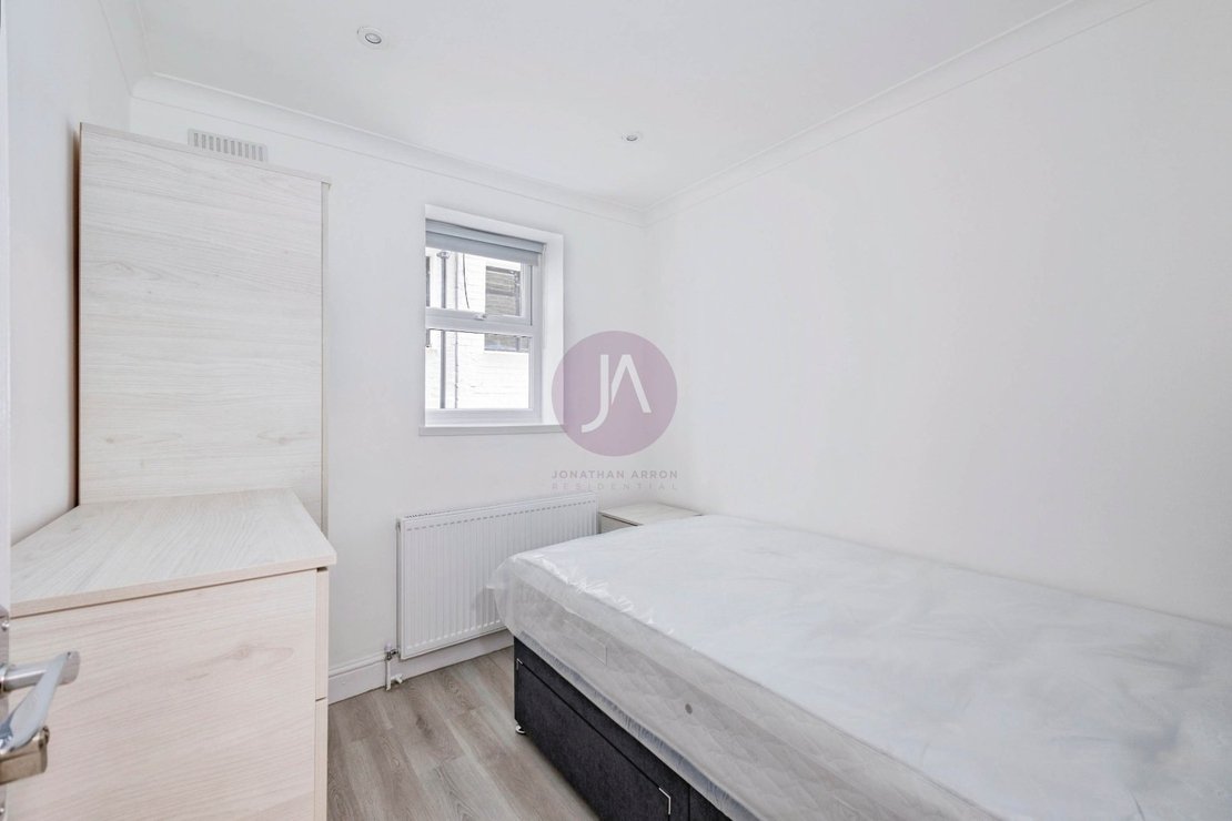 4 bedroom Flat to rent in Brondesbury Road-view10