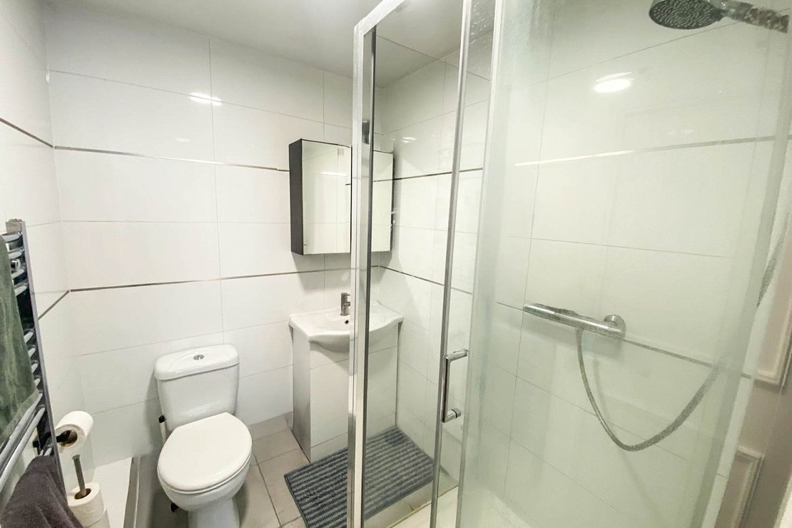 3 bedroom Flat to rent in Brondesbury Road-view8