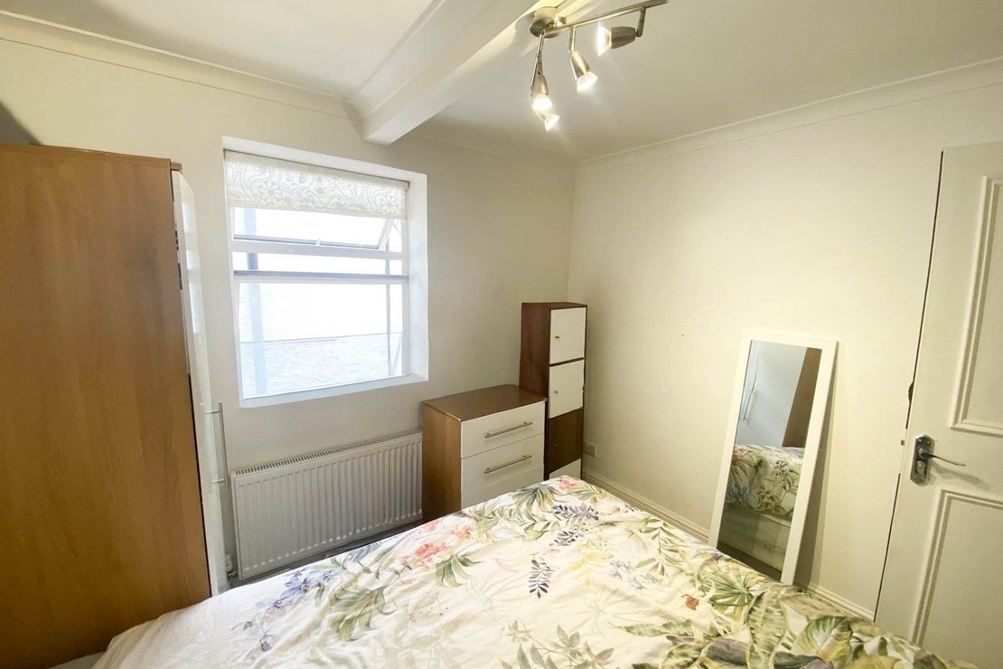3 bedroom Flat to rent in Brondesbury Road-view7