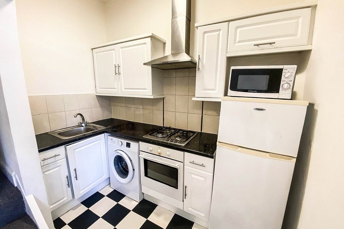 3 bedroom Flat to rent in Brondesbury Road-view3