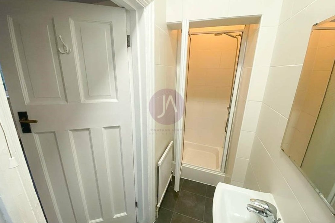 1 bedroom Flat to rent in Burgess Hill-view10