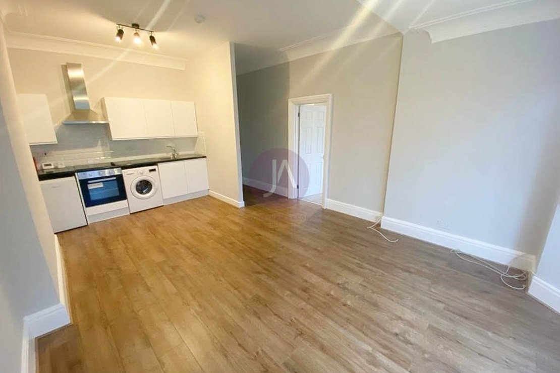 1 bedroom Flat to rent in Burgess Hill-view6