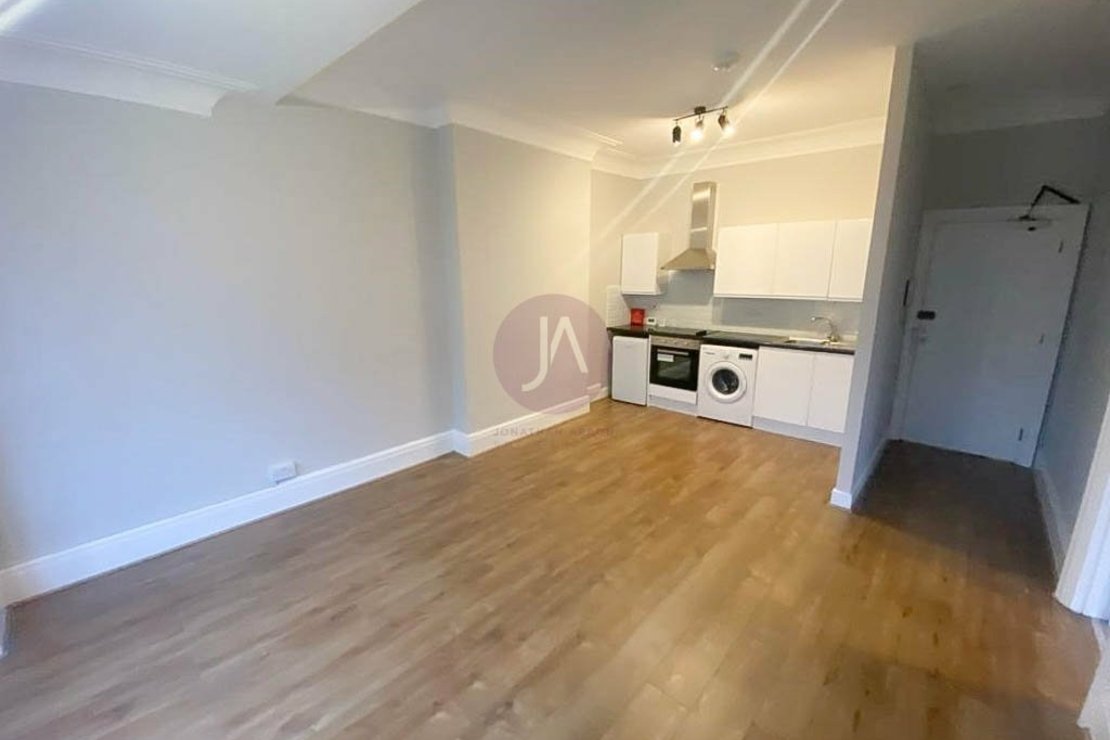 1 bedroom Flat to rent in Burgess Hill-view4