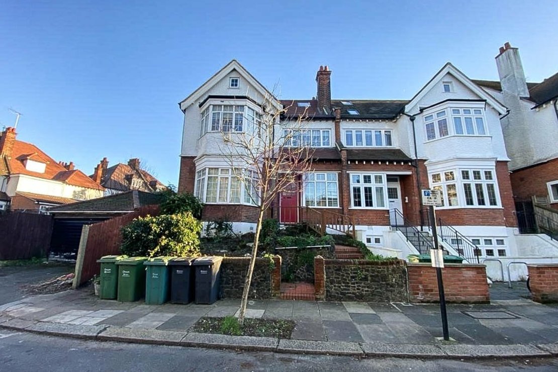 1 bedroom Flat to rent in Burgess Hill-view2