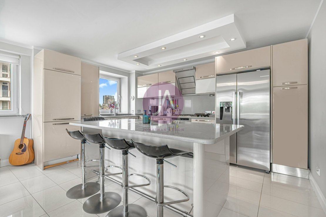 3 bedroom Flat to rent in Buttermere Court-view6