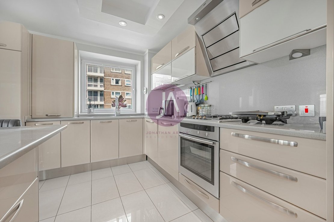 3 bedroom Flat to rent in Buttermere Court-view4