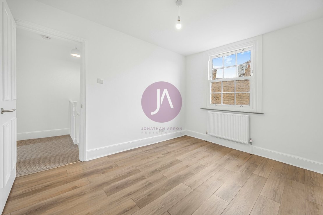 2 bedroom Flat to rent in Caledonian Road-view10