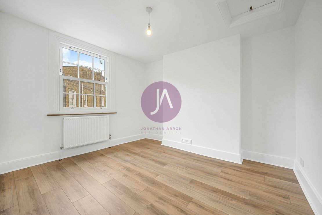 2 bedroom Flat to rent in Caledonian Road-view9