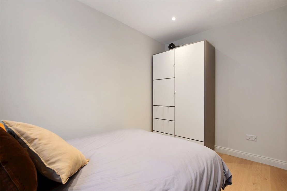 1 bedroom Flat to rent in Cedric Chambers-view8