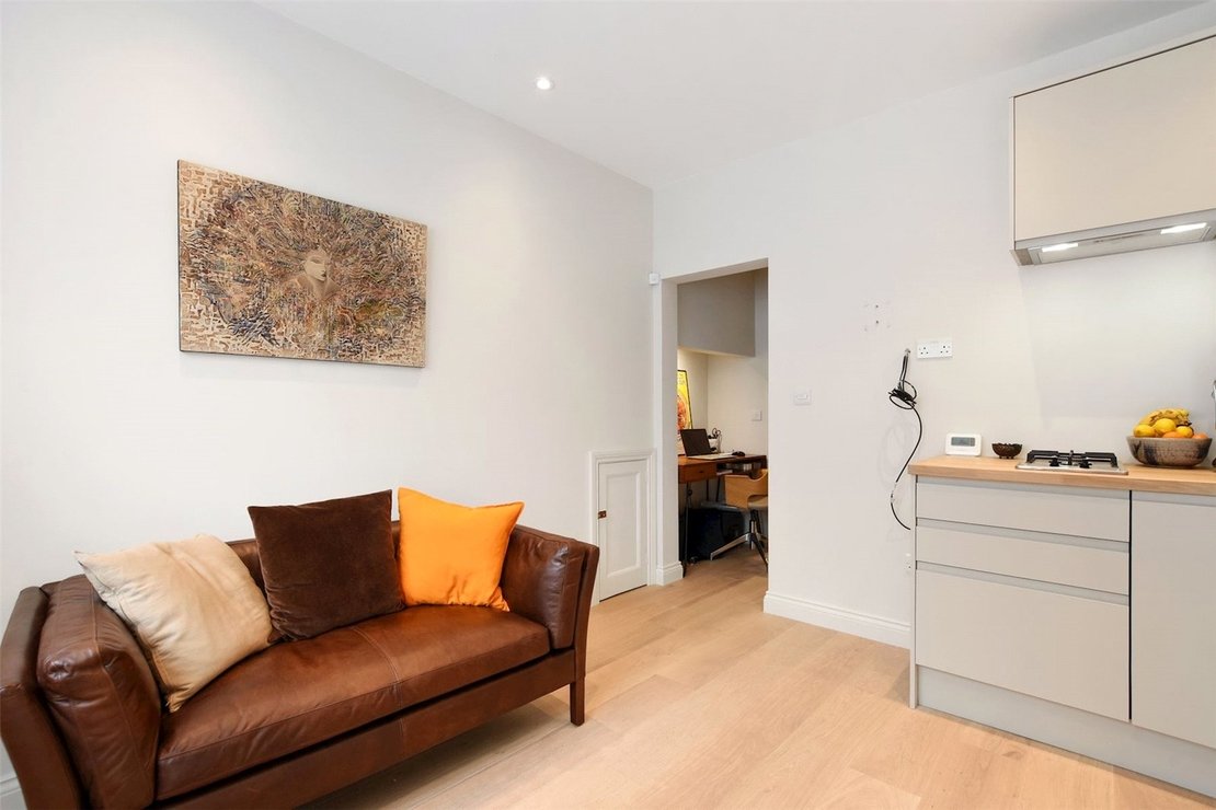 1 bedroom Flat to rent in Cedric Chambers-view3