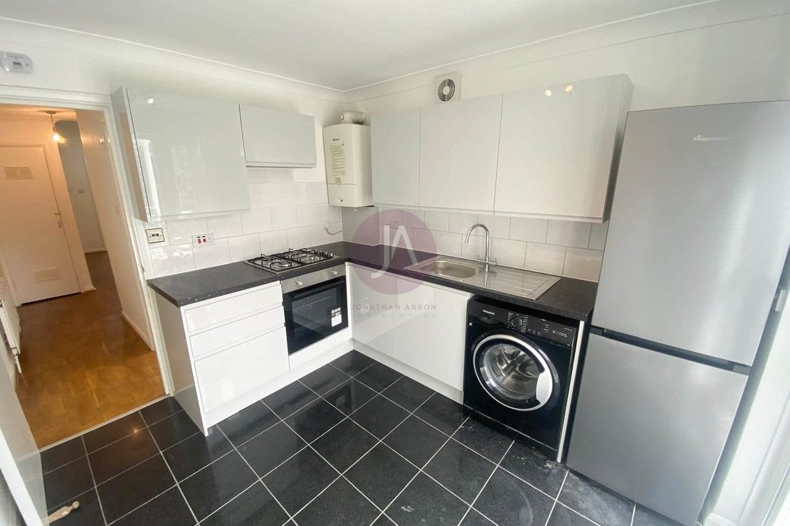 1 bedroom Flat to rent in Chaplin Road-view4