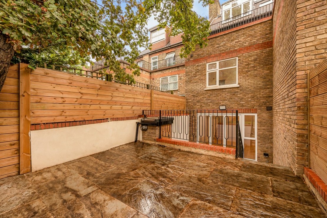 2 bedroom Flat to rent in Chatsworth Road-view15