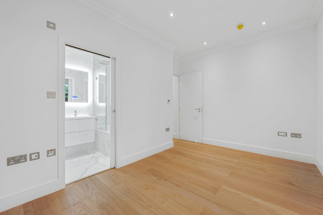 2 bedroom Flat to rent in Chatsworth Road-view11
