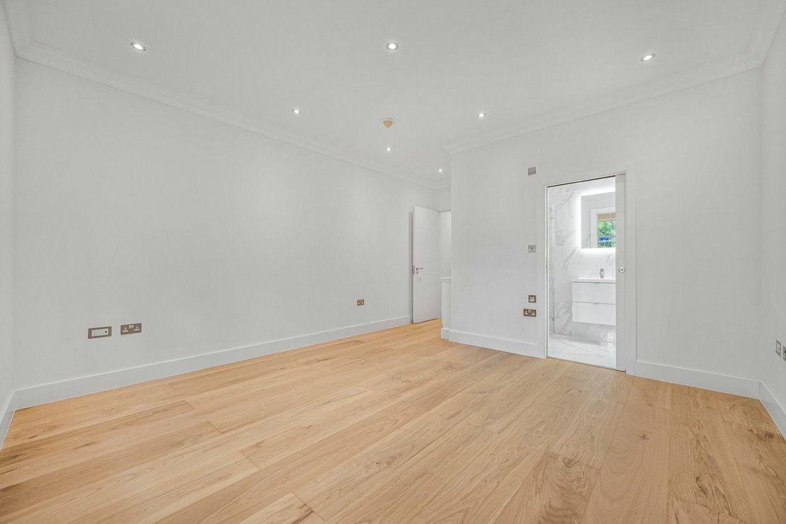 3 bedroom Flat to rent in Chatsworth Road-view7