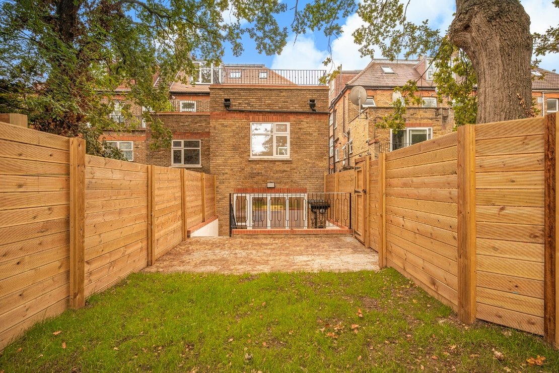 3 bedroom Flat to rent in Chatsworth Road-view13