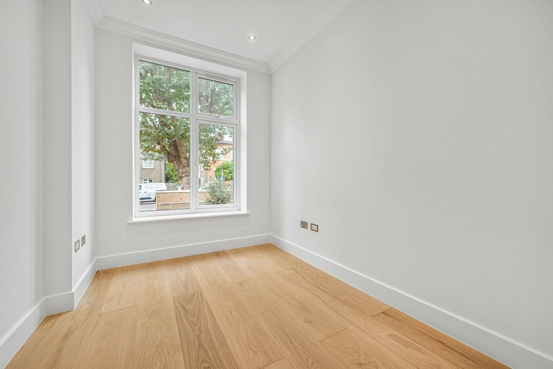 3 bedroom Flat to rent in Chatsworth Road-view10