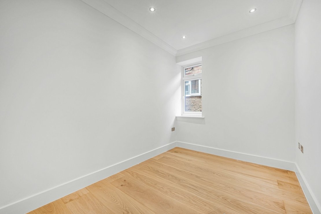 3 bedroom Flat to rent in Chatsworth Road-view9