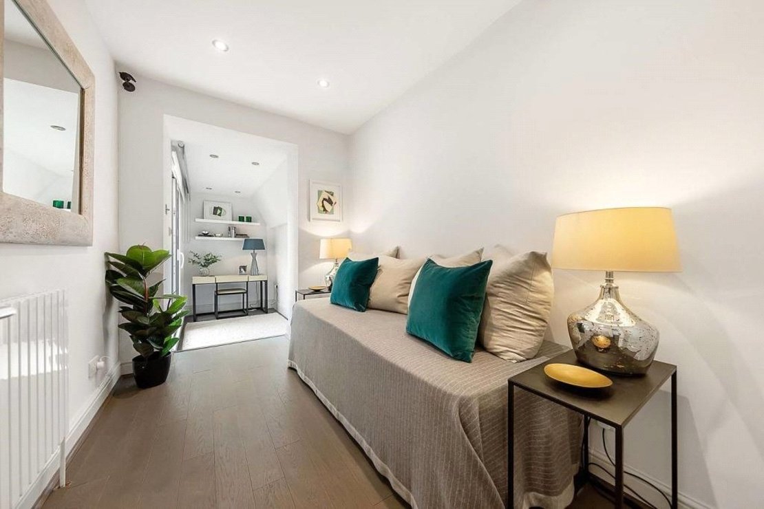3 bedroom Flat to rent in Chepstow Villas-view12