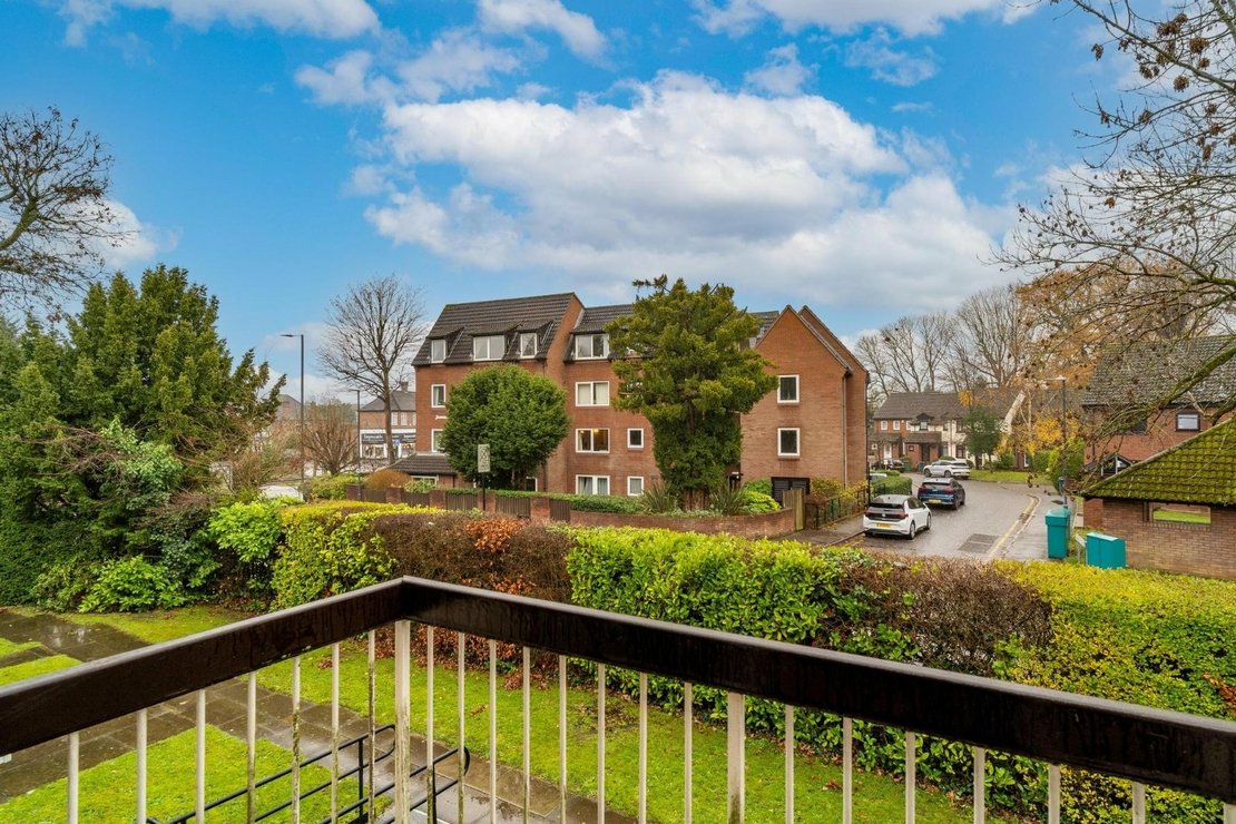 2 bedroom Maisonette to rent in Claire Court-view6