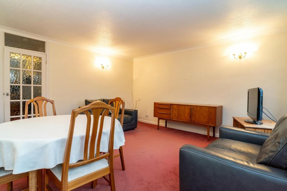 2 bedroom Maisonette to rent in Claire Court-view5