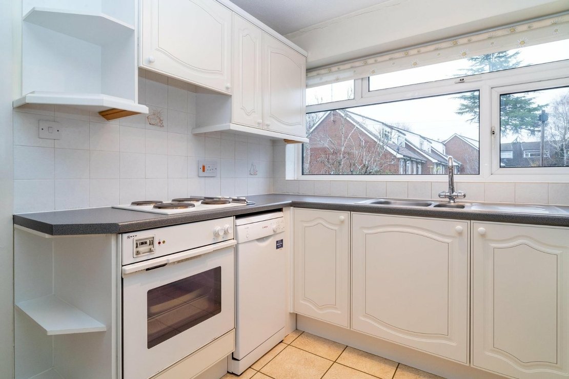 2 bedroom Maisonette to rent in Claire Court-view7