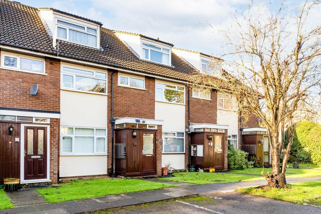 2 bedroom Maisonette to rent in Claire Court-view1