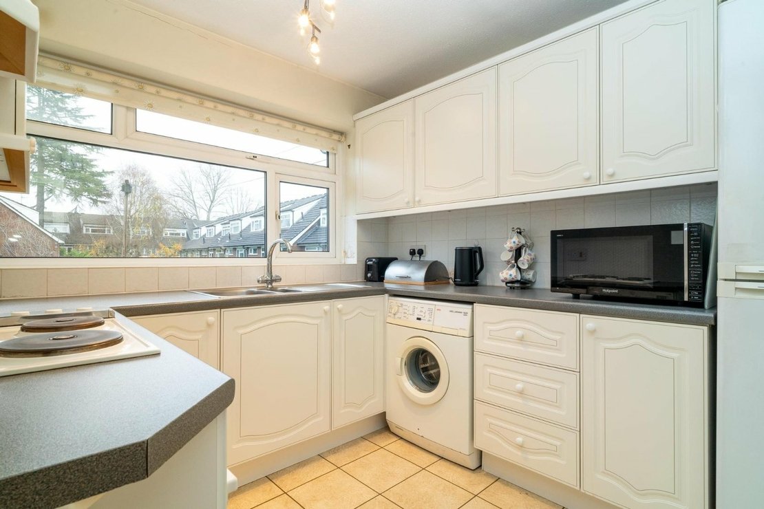 2 bedroom Maisonette to rent in Claire Court-view3