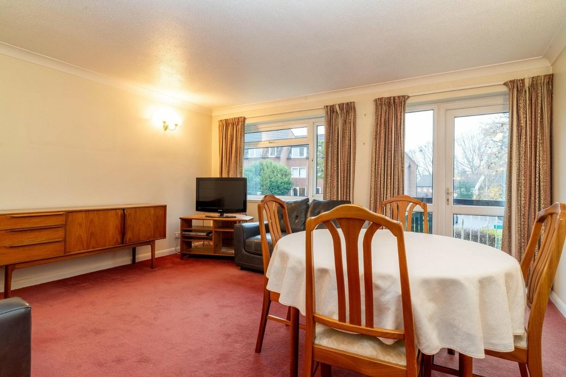 2 bedroom Maisonette to rent in Claire Court-view4