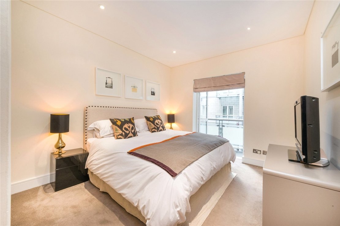 2 bedroom Flat to rent in Clarendon Court-view5